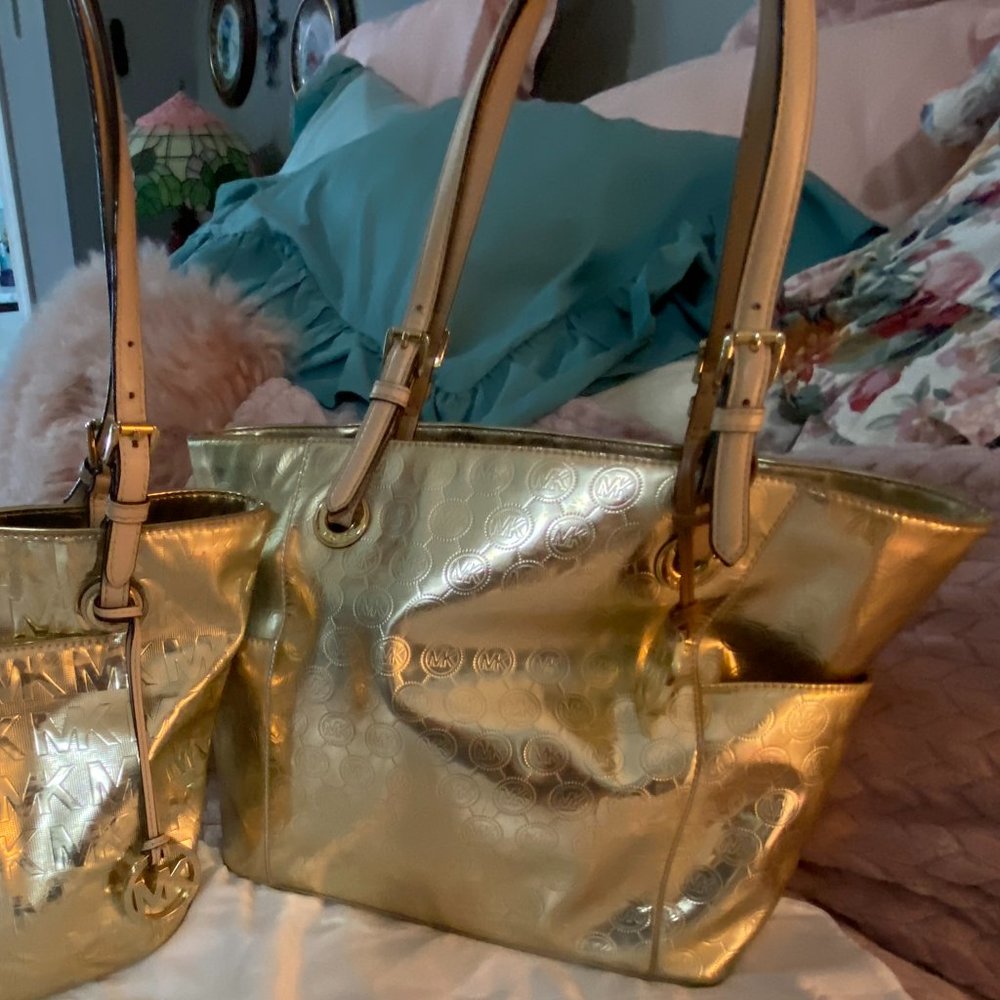 EUC-Lk New ~Michael Kors Gold Tote-Large